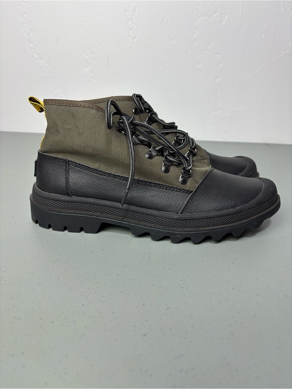 TOMS Men's Chukka Ankle Boots Black/Olive Size 9 Lace Up Round Toe Rubber Cordov